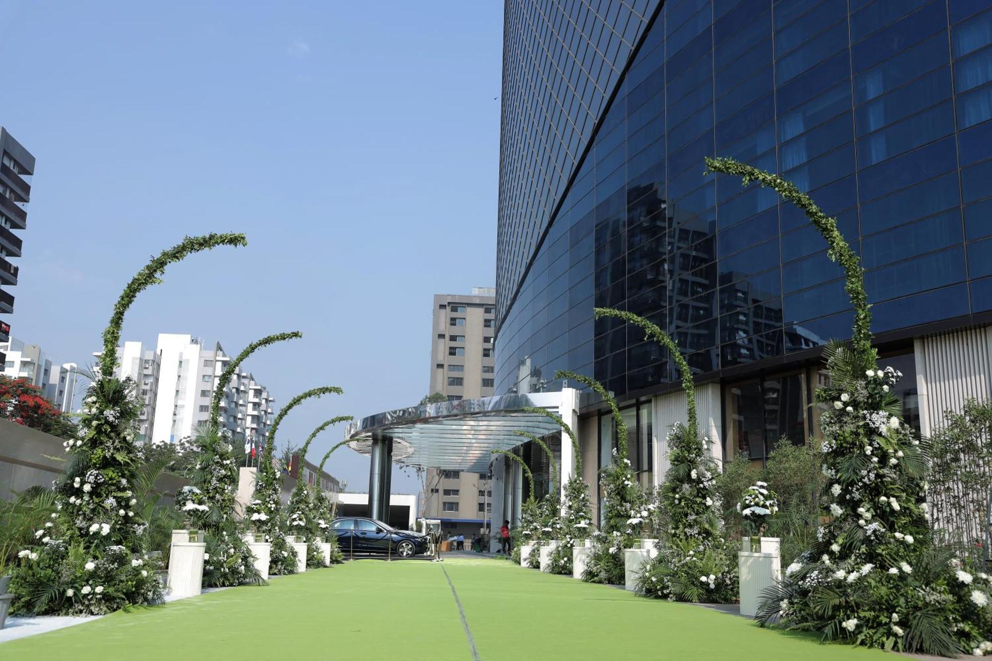 The World Surat Hotel Bagian luar foto