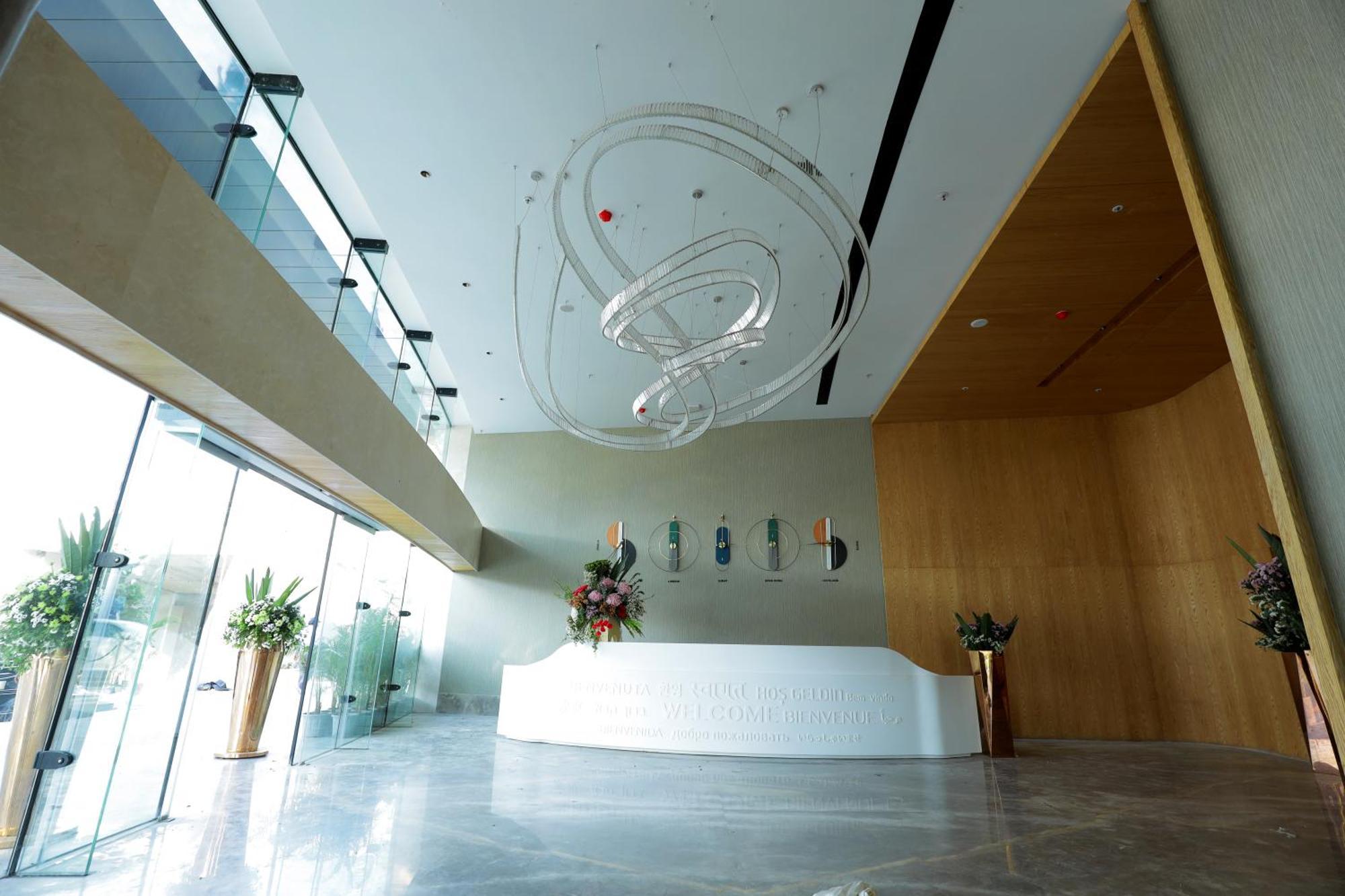 The World Surat Hotel Bagian luar foto