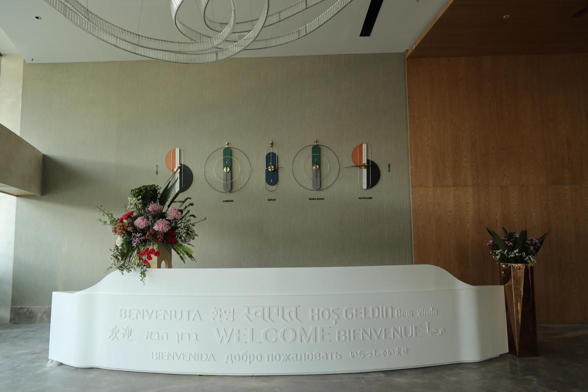 The World Surat Hotel Bagian luar foto