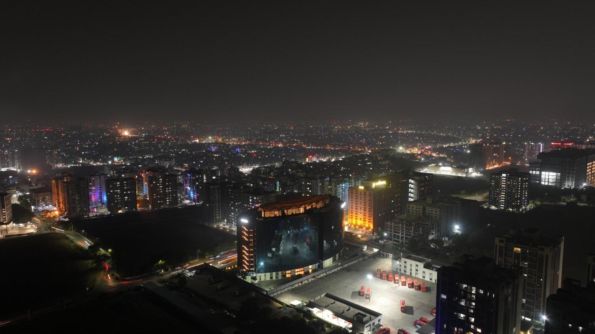 The World Surat Hotel Bagian luar foto