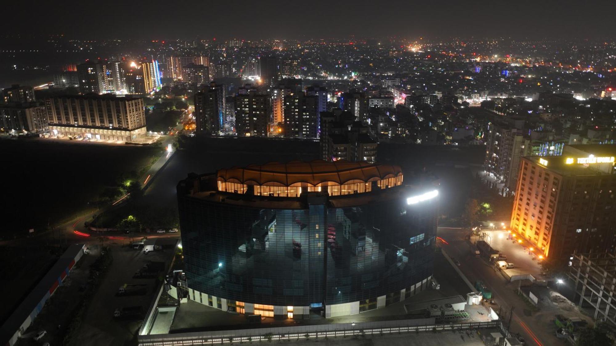 The World Surat Hotel Bagian luar foto