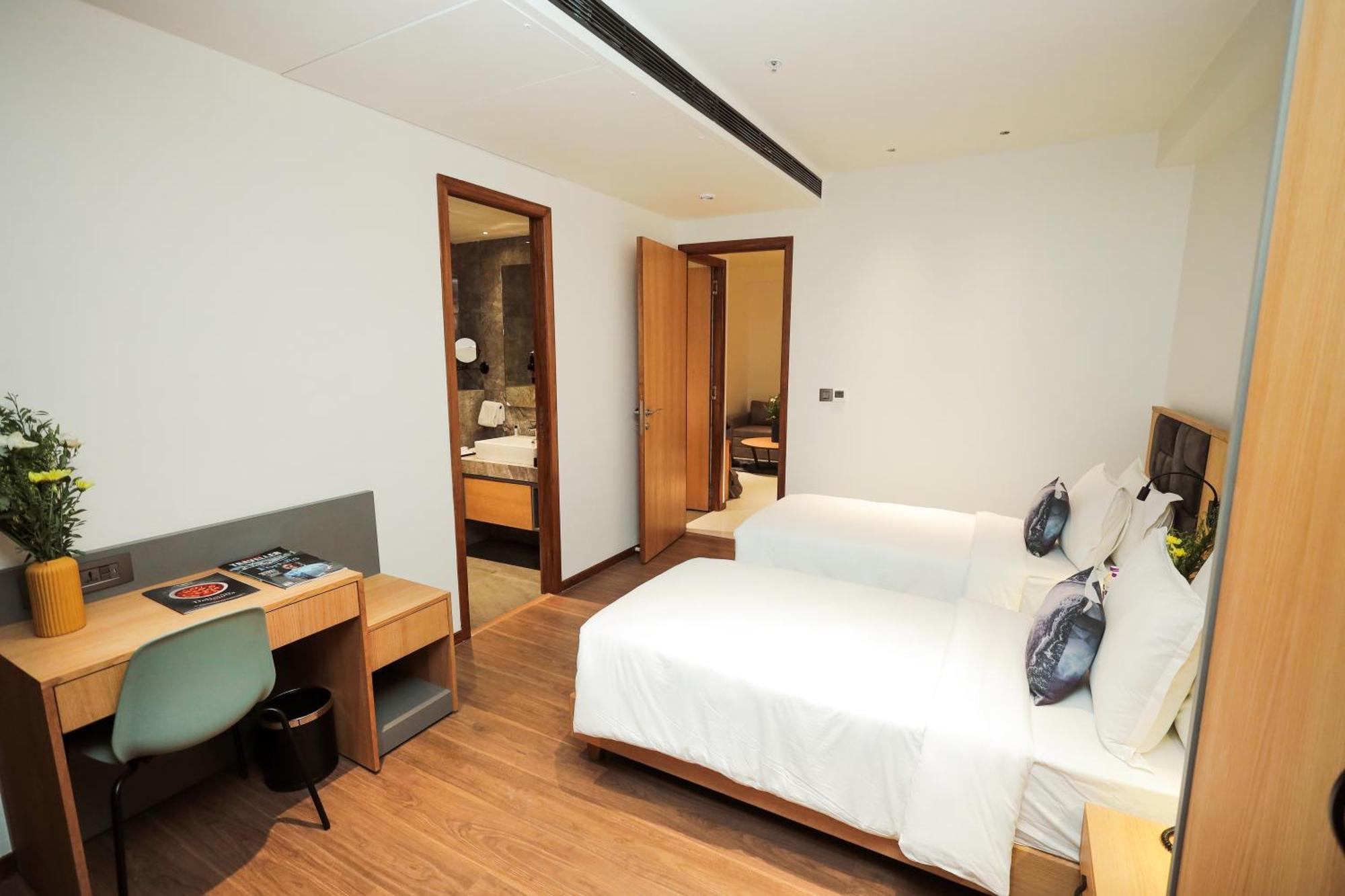The World Surat Hotel Bagian luar foto