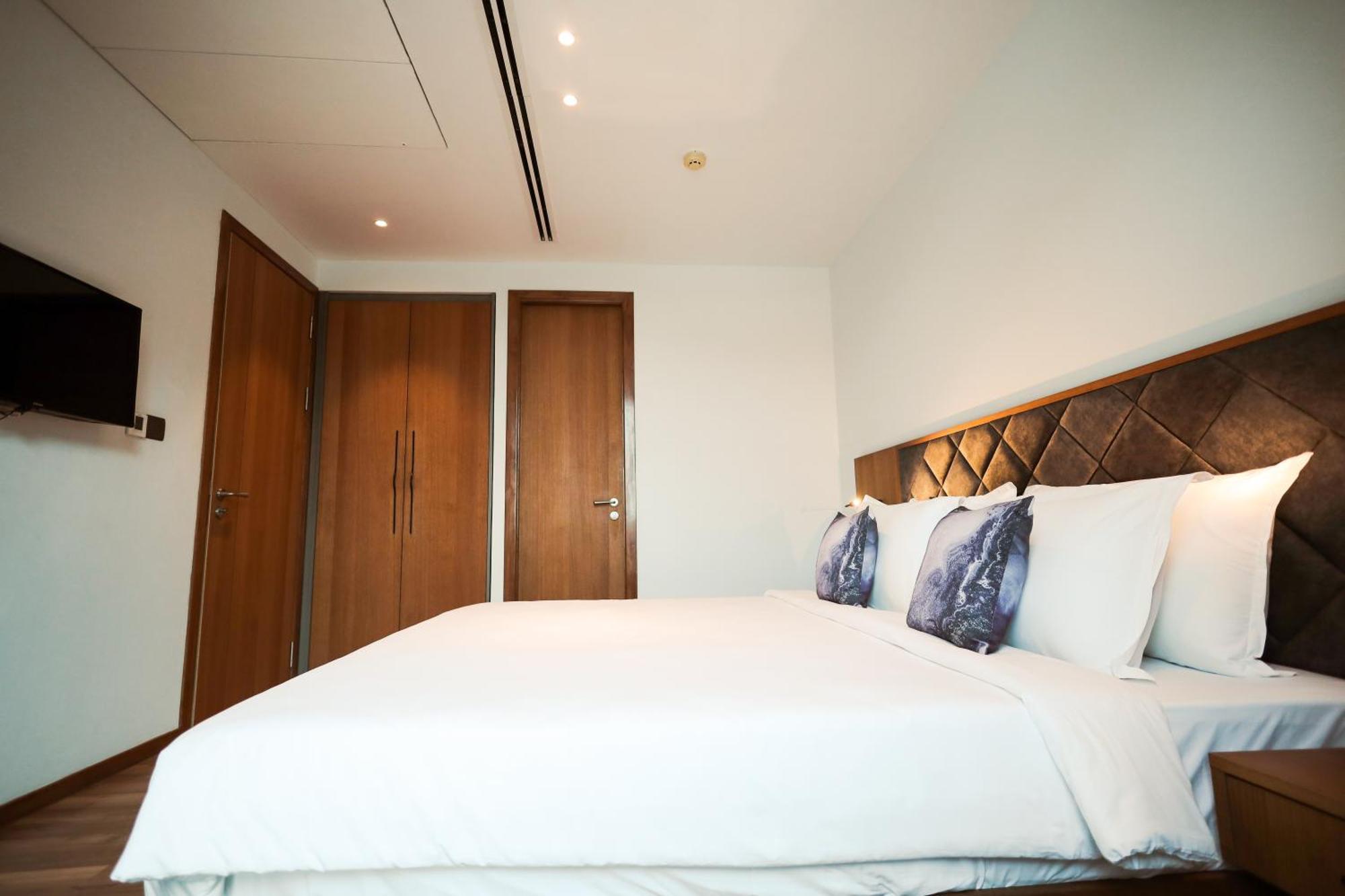 The World Surat Hotel Bagian luar foto