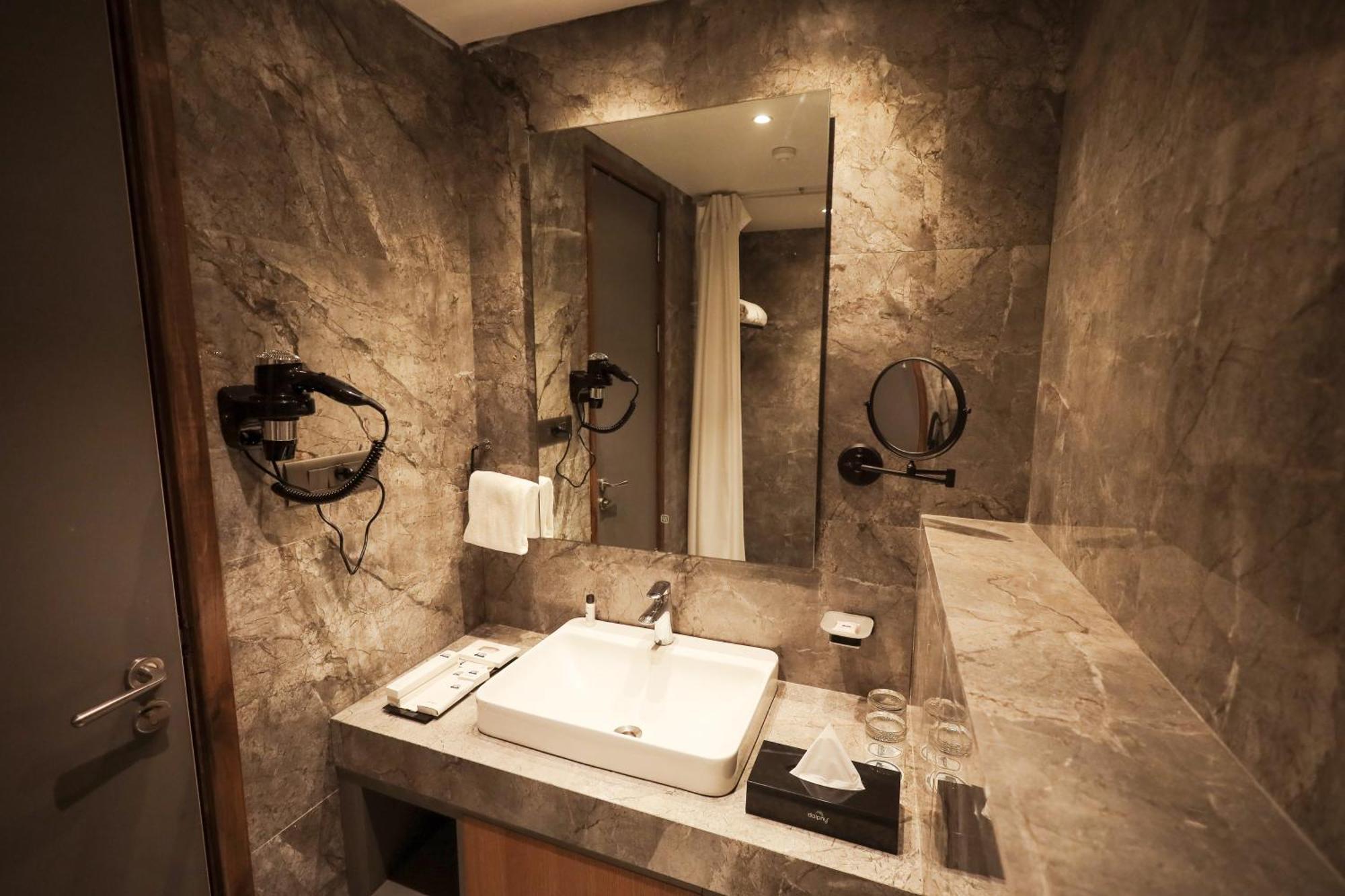 The World Surat Hotel Bagian luar foto