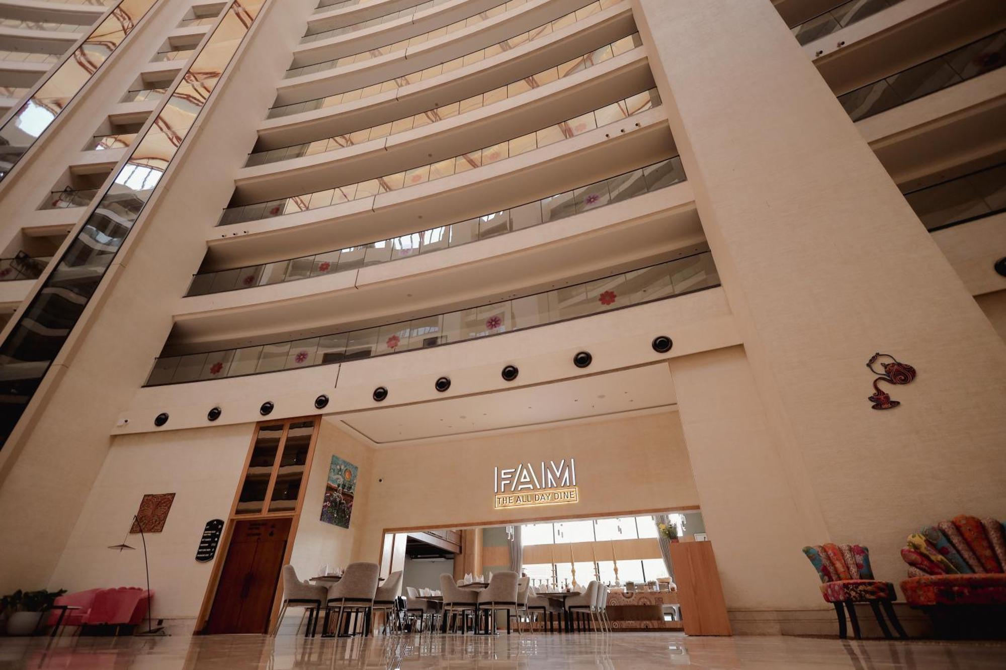 The World Surat Hotel Bagian luar foto